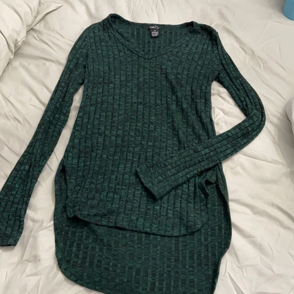 Green Long-sleeved hi-low Shirt